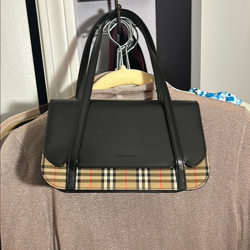 Burberry Black and plaid Shoulder Bag